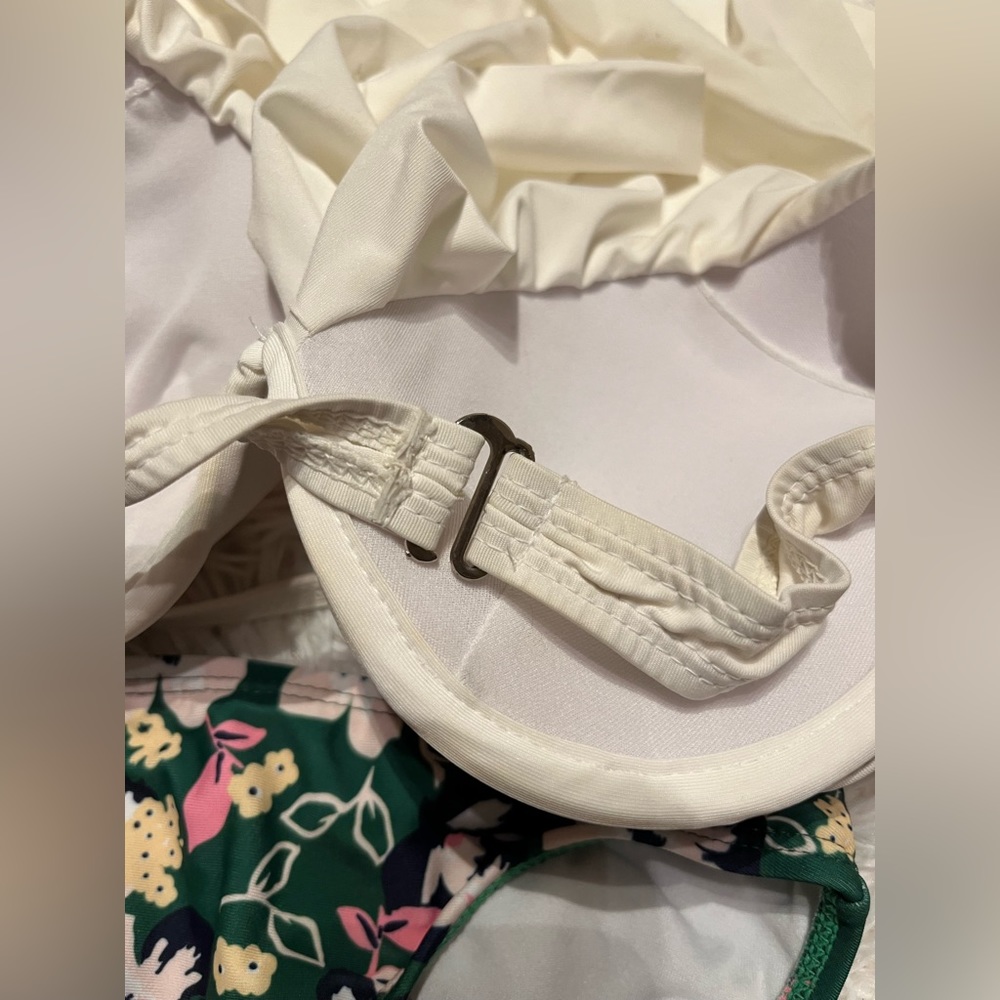 Bikini - Picture 2 of 3